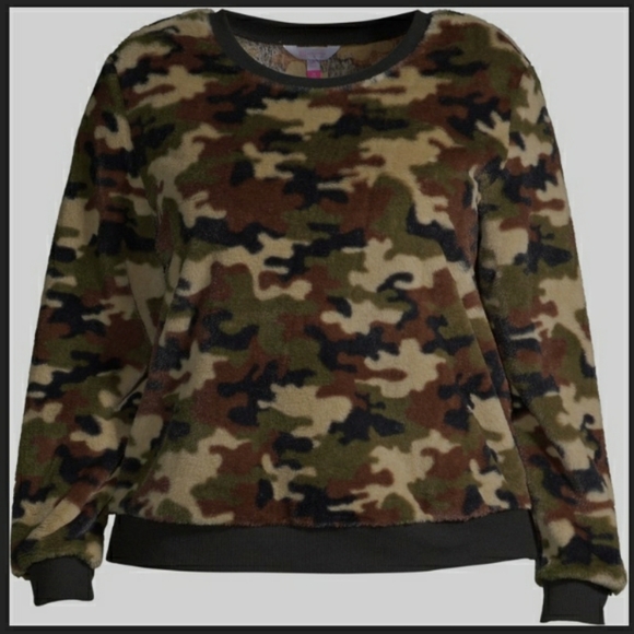 No Boundaries Juniors' Plus Size Faux Fur Pullover Sweater - Picture 4 of 7